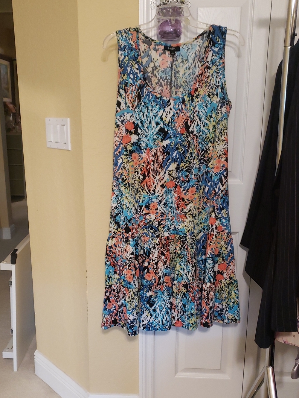 MSK Multicolor Floral Sleeveless Scoop-Neck Mini Dress